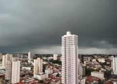 FRENTE FRIA TRAZ CHUVA, RAJADAS DE VENTO DE ATÉ 75 KM/H E QUEDA DE TEMPERATURA AO INTERIOR DE SP